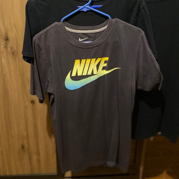 5 Nike shirts for $20 - Picture 5 of 16